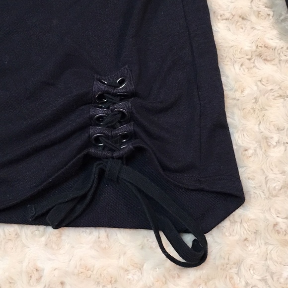 (L-16) Made For Me Blouse Black Keyhole - Picture 5 of 7